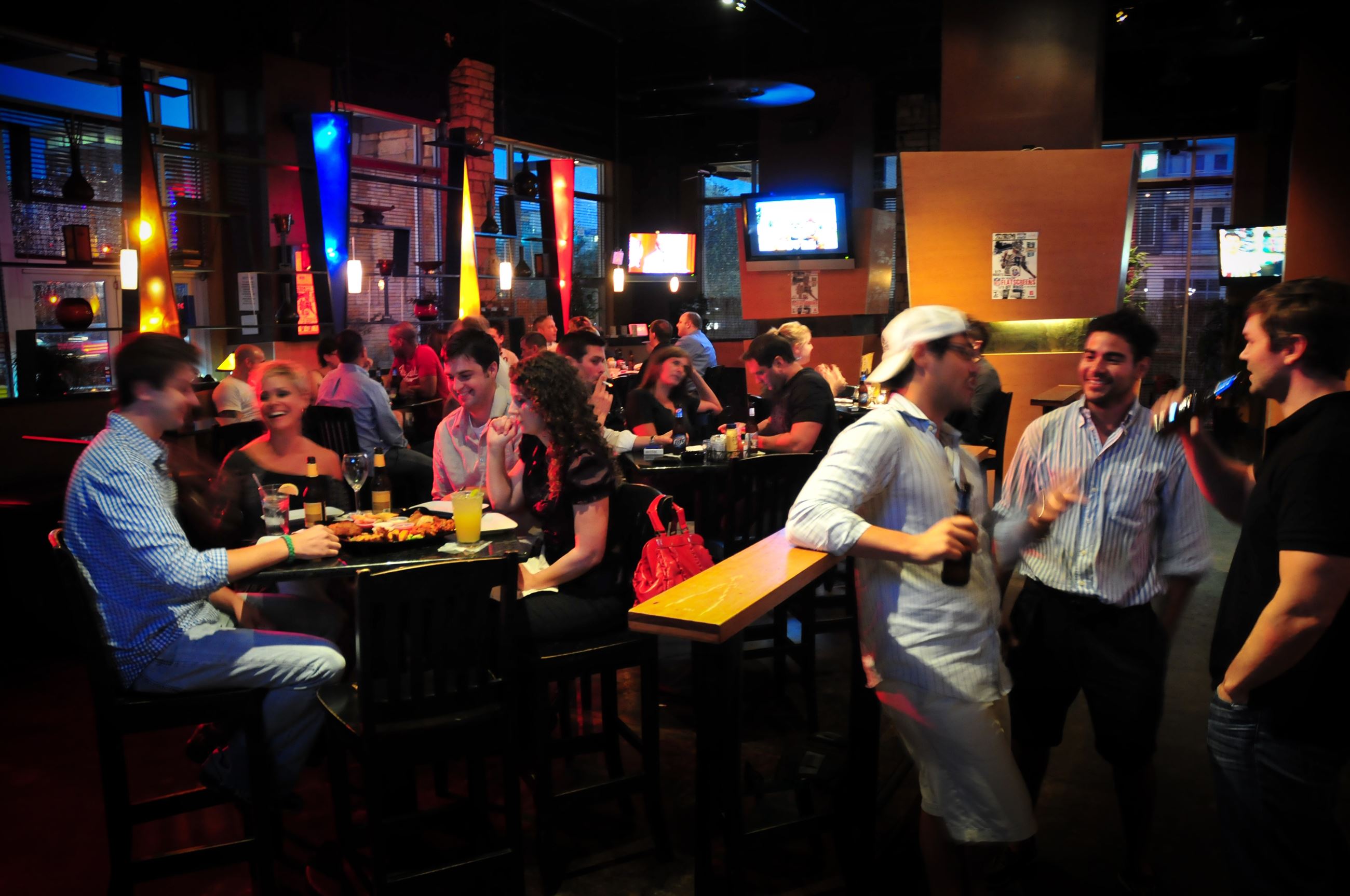 McSwiggans Irish Pub - Nightlife